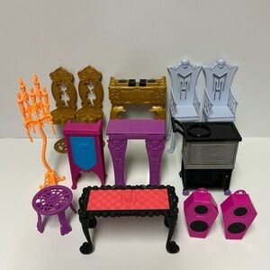 Monster High Doll Furniture Lot